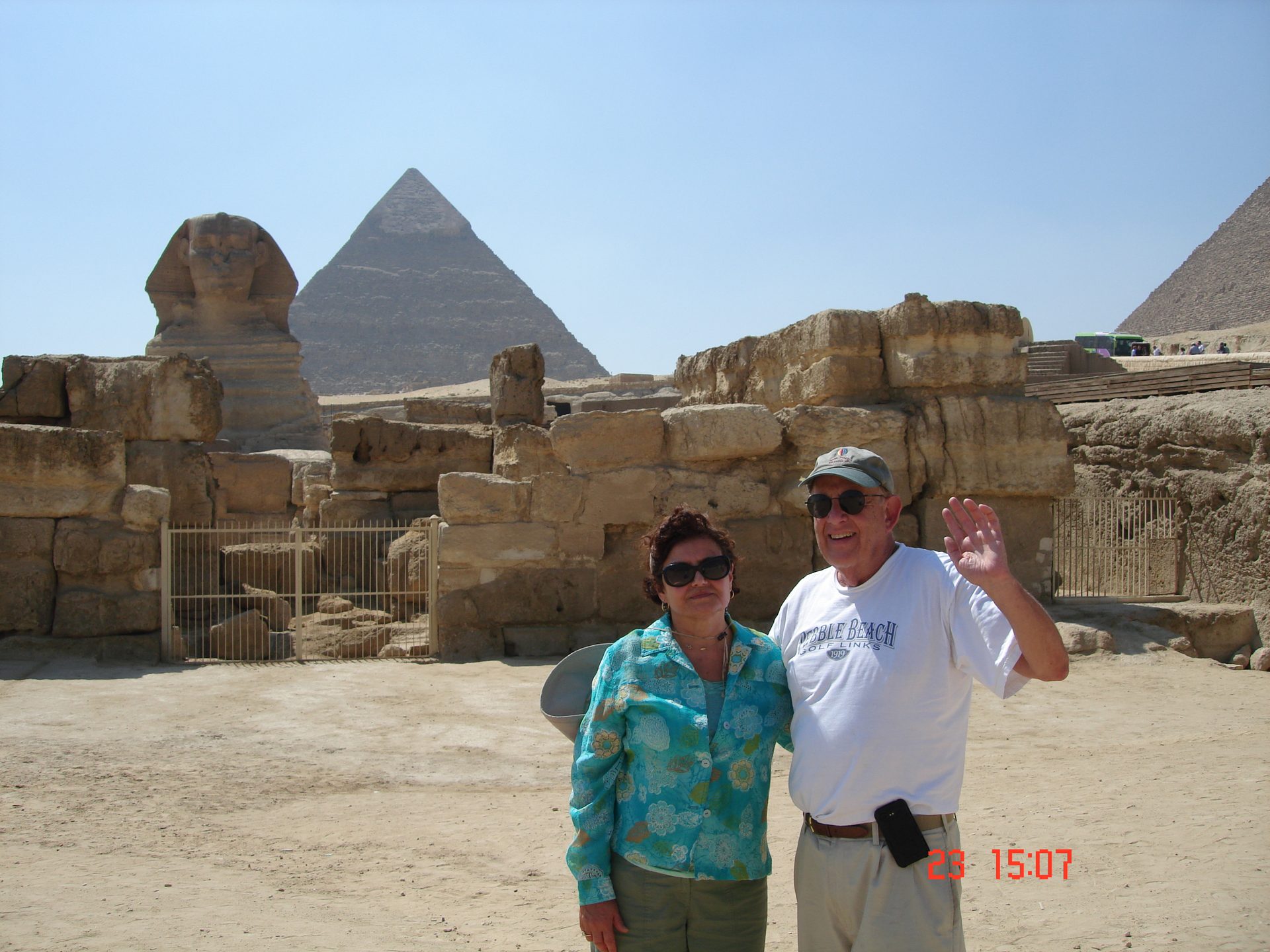 Couple posing in front of Pyramids and Sphinx