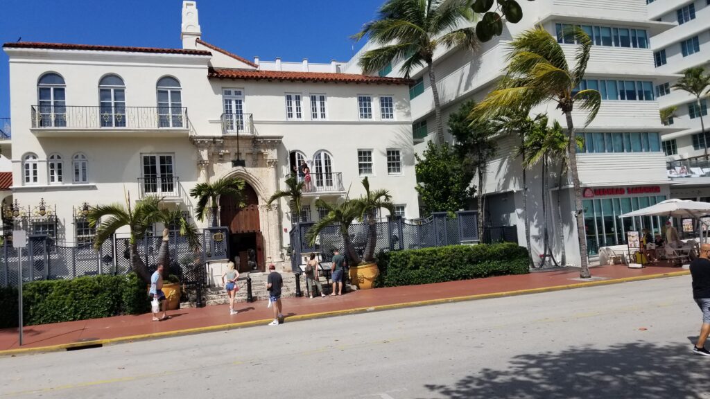 Seeing the Versace Mansion is another excellent thing to do in Miami. This is a building with quite a lurid past.