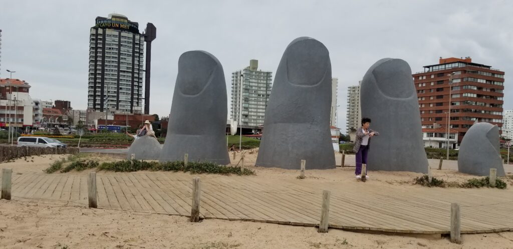 Iconic Punta del Este sculpture