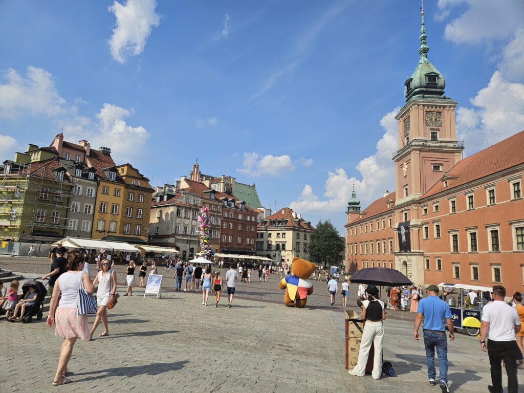 Historic Castle Square at the entrance to Old Town, Warsaw, Poland.
